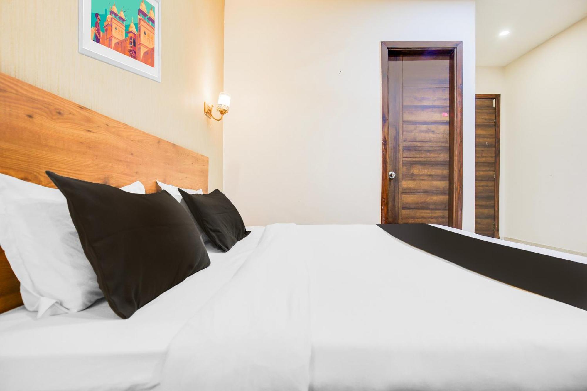 Super Townhouse Grand Fortune Amritsar Esterno foto