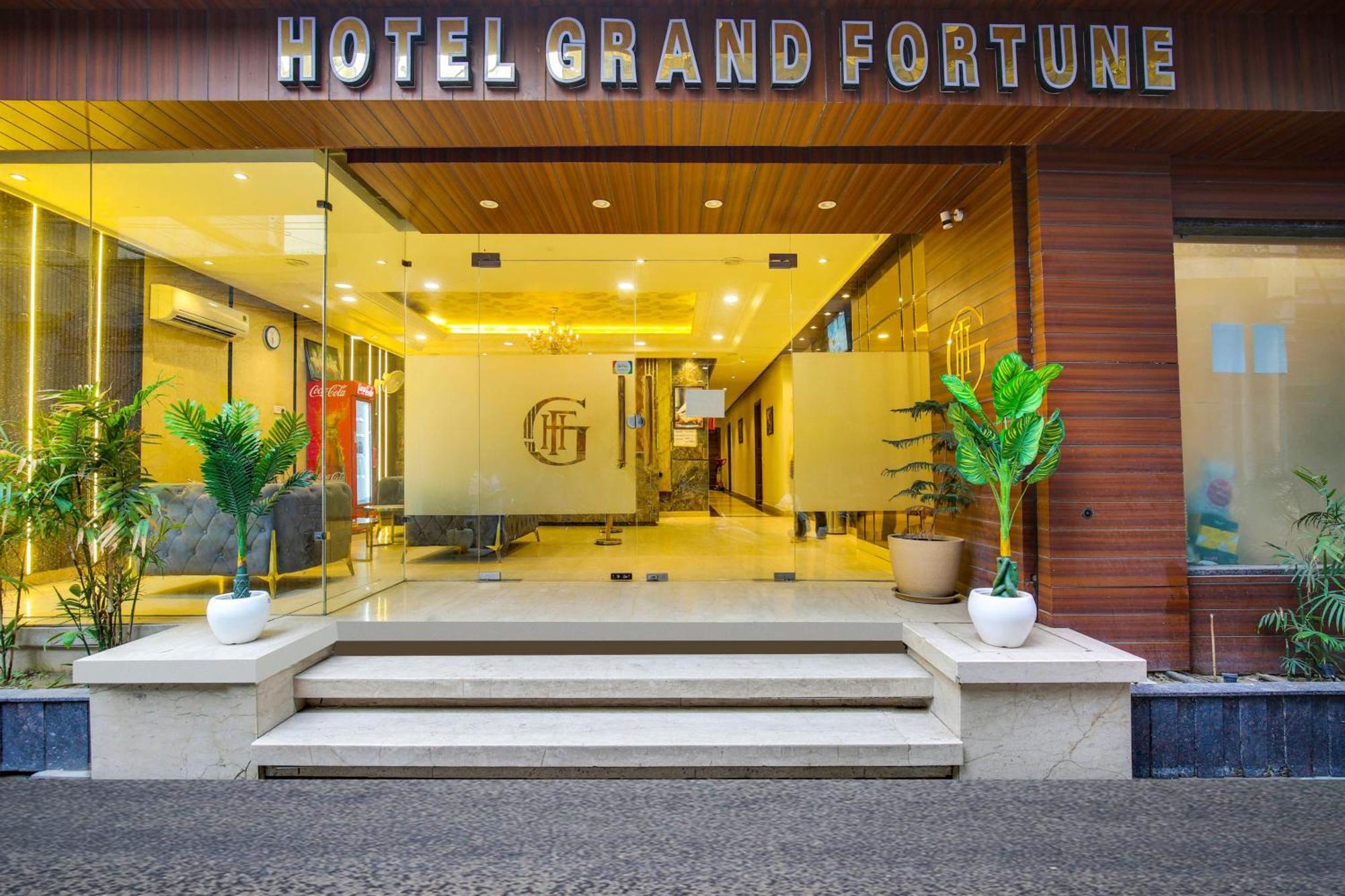 Super Townhouse Grand Fortune Amritsar Esterno foto