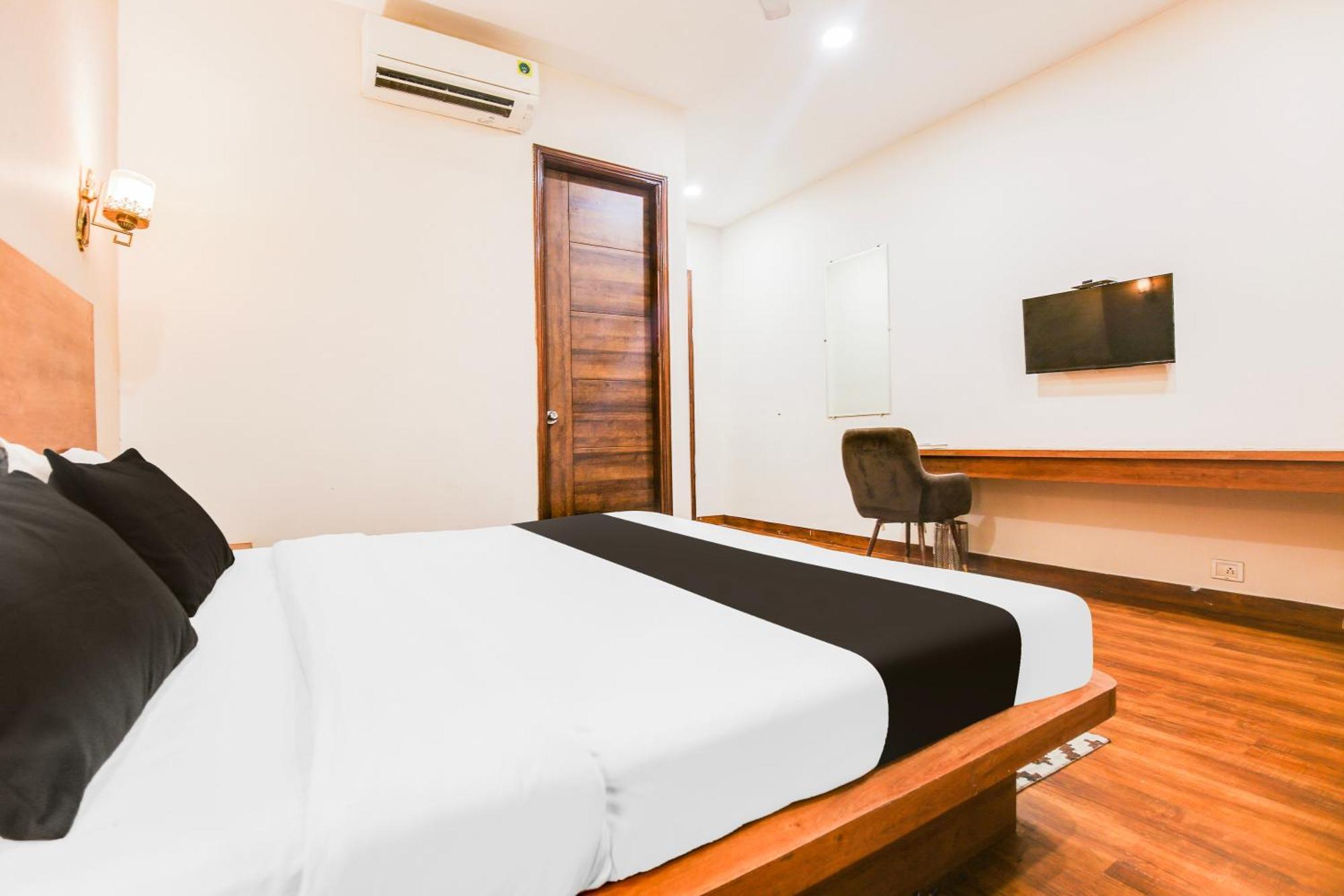 Super Townhouse Grand Fortune Amritsar Esterno foto